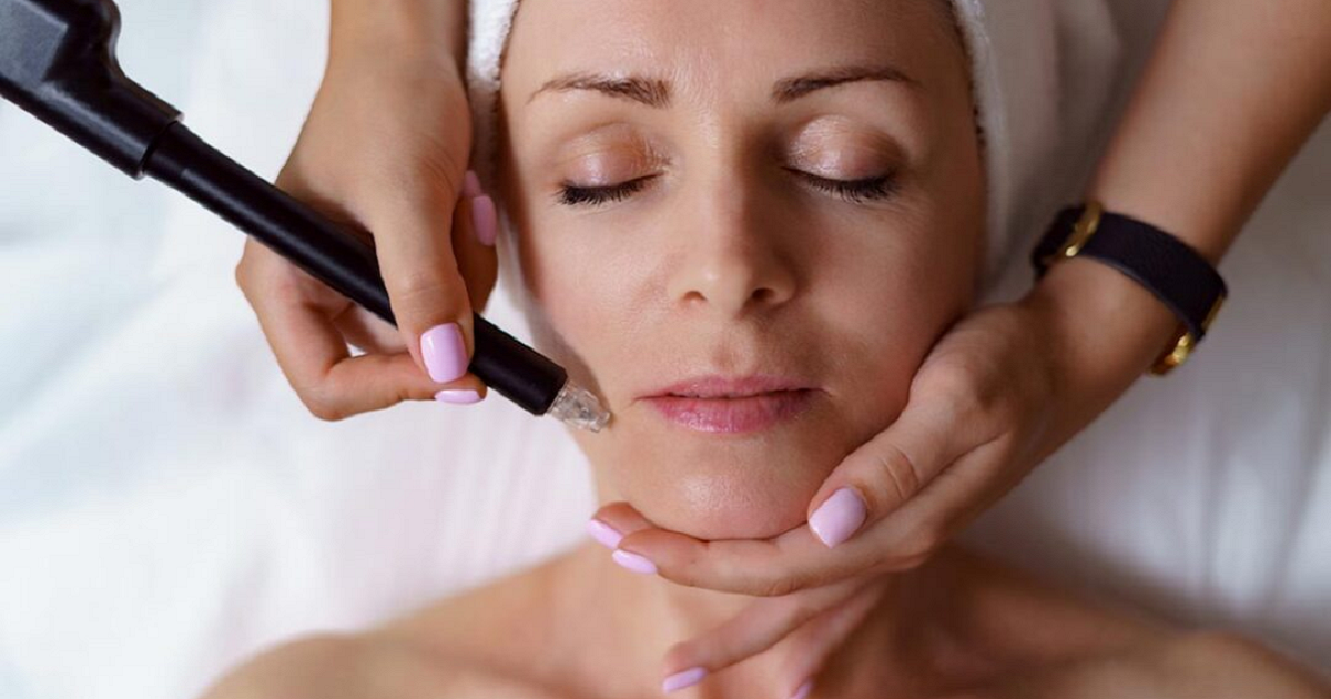 How HydraFacial Helps with Acne and Blackheads