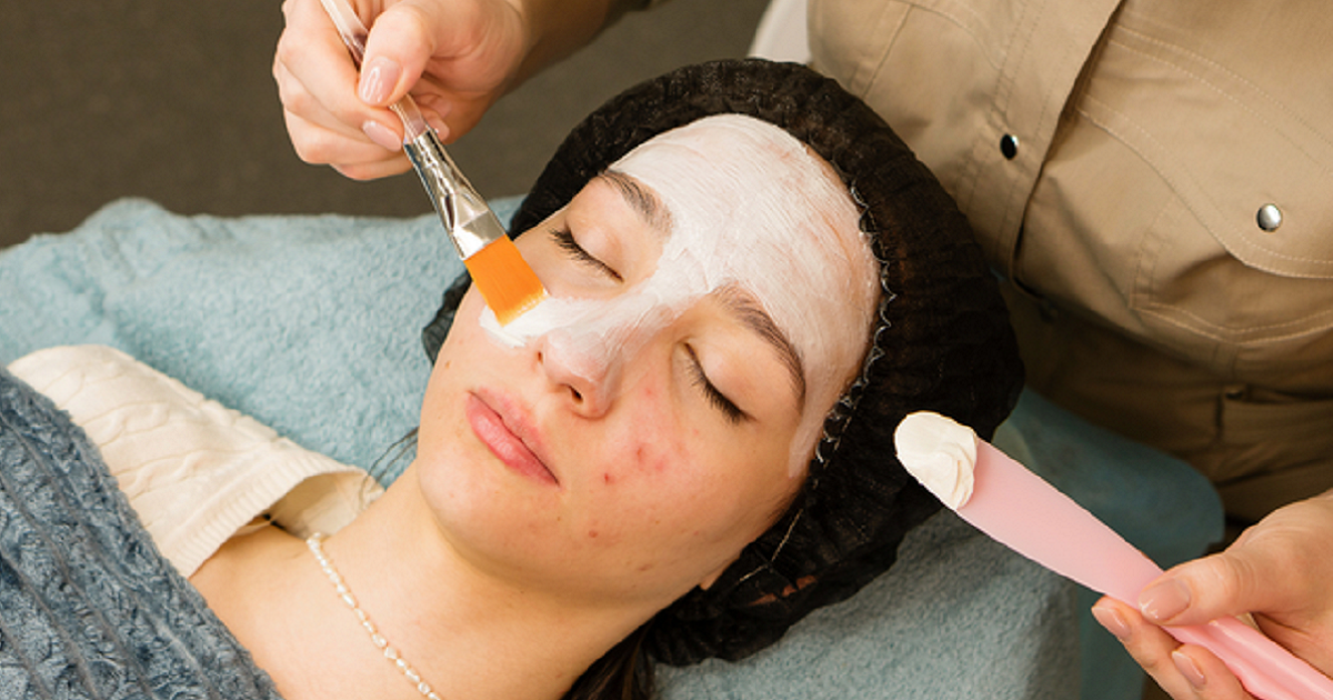 Best Facial Treatment for Oily and Acne-Prone Skin